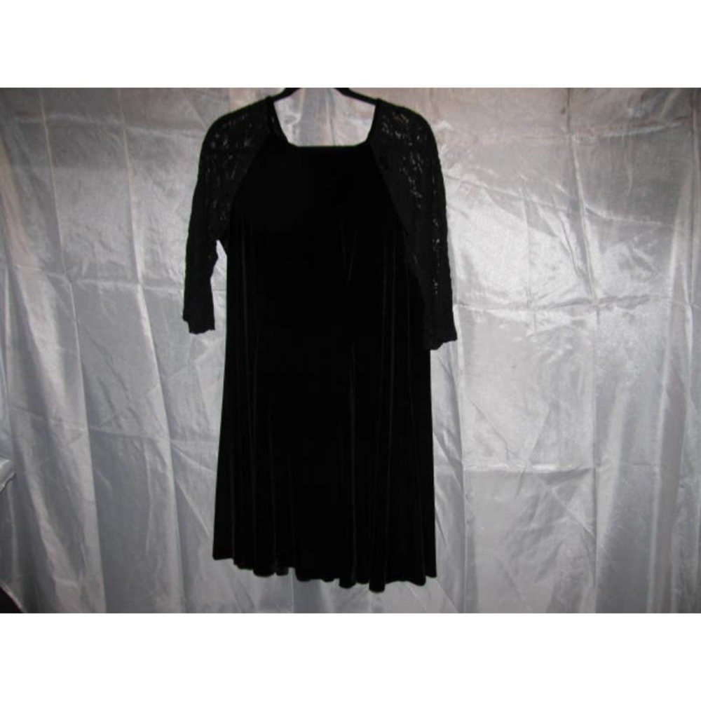 Gabby Skye Velvet Dress, sz 14 lace bodice and sleeves, bloused skirt.